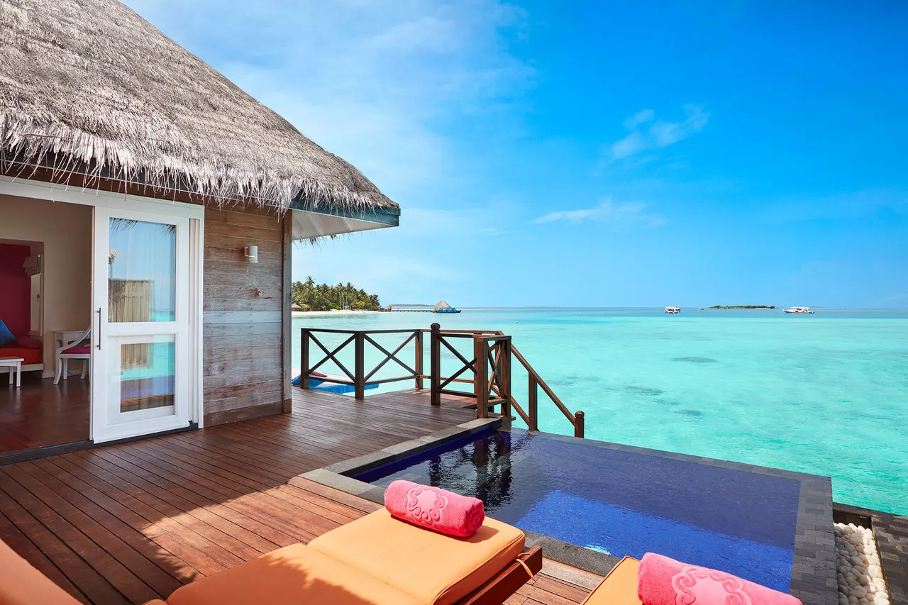 Water villa pool at Sun Siyam Vilu Reef, Maldives