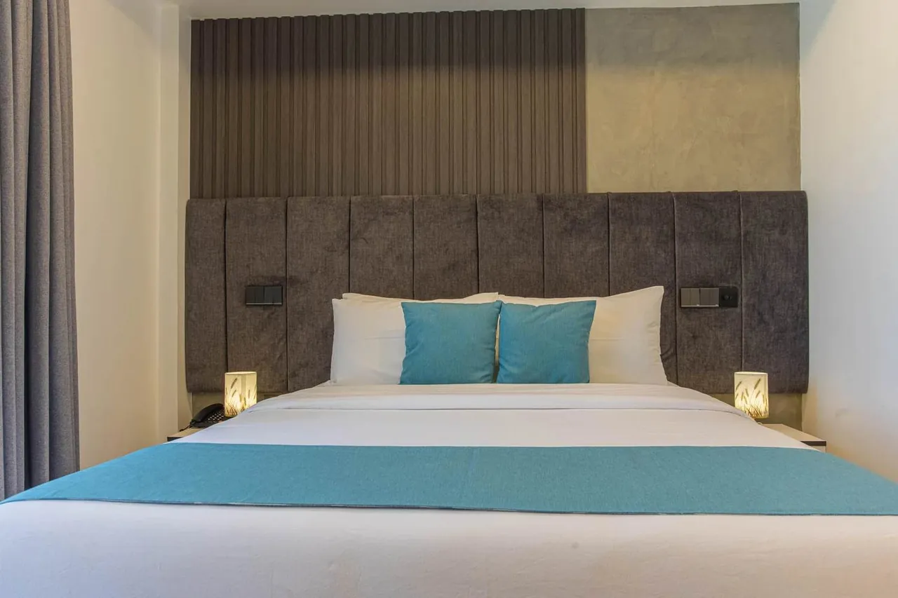 Double bed in a guest room at Whaleshark Beach, Dhigurah