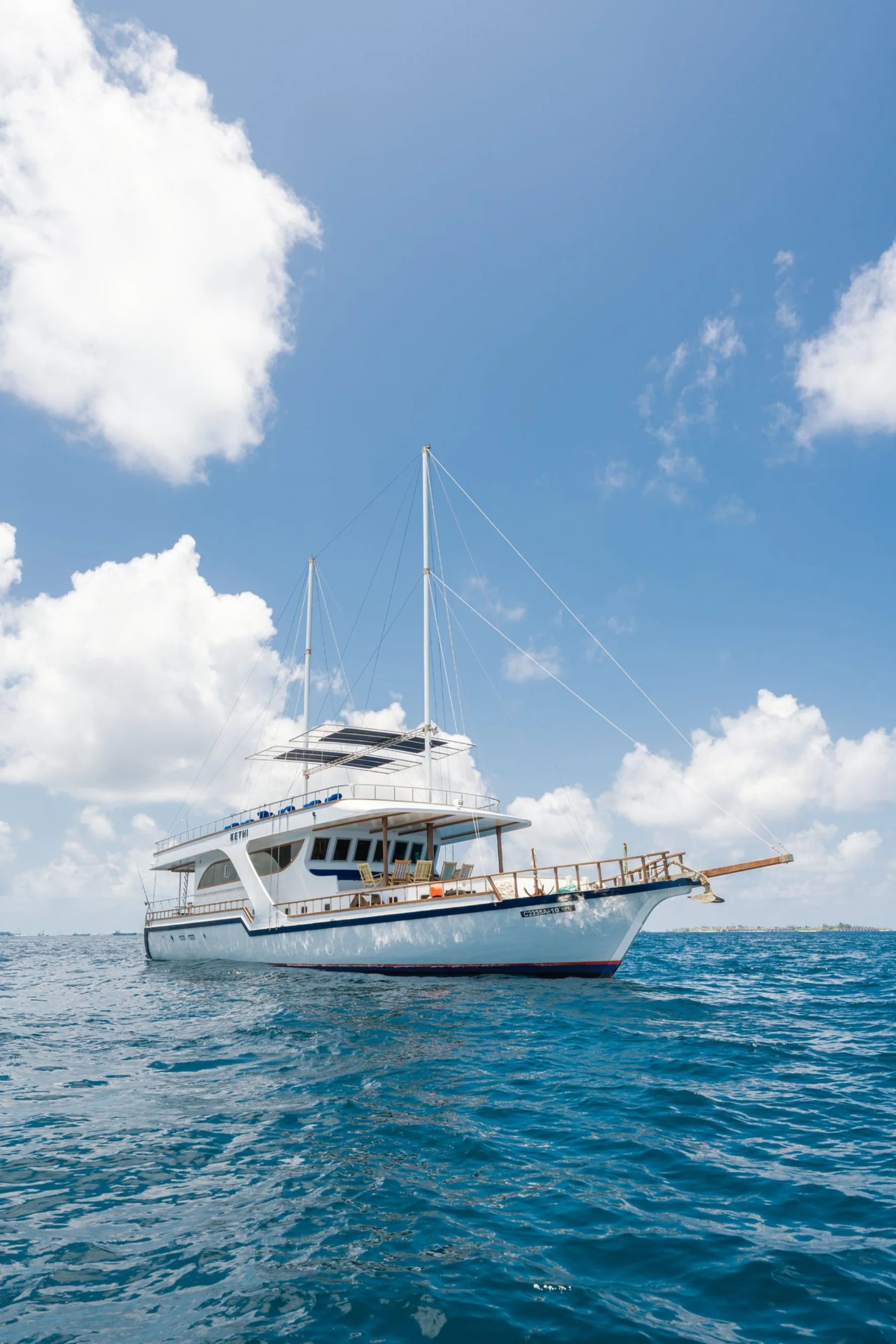 Full view of Kethi cruising on the Maldives ocean