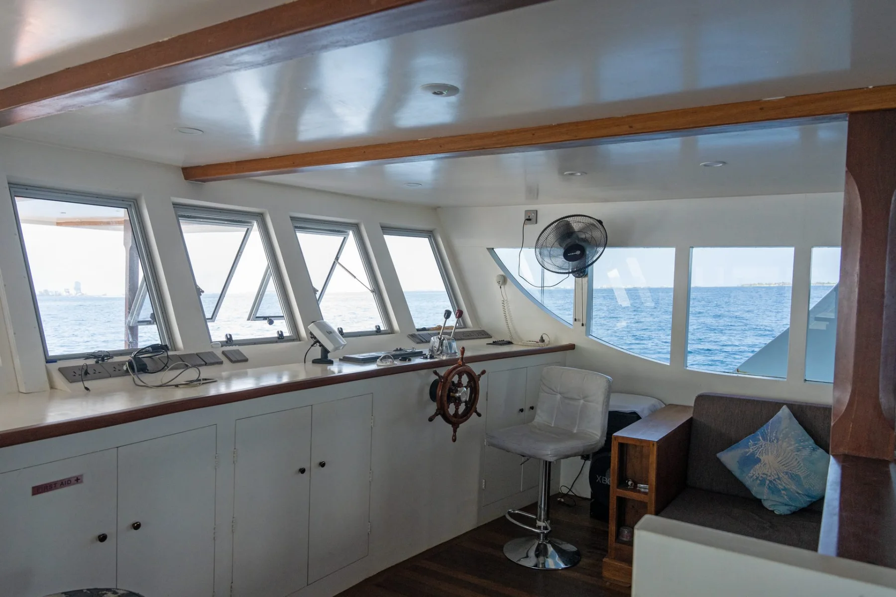 Indoor lounge area aboard Kethi Maldives liveaboard safari boat